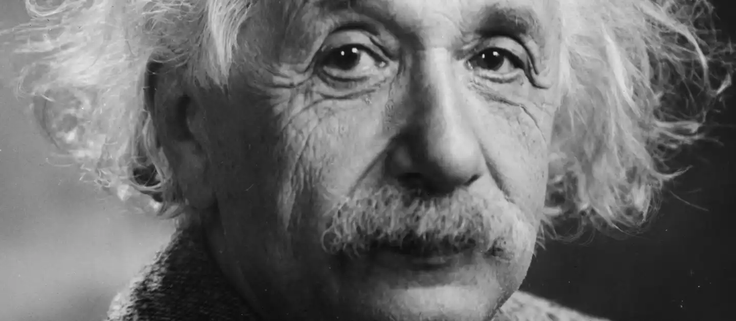 creare qualcosa che non esiste - inventare - volto di Albert Einstein